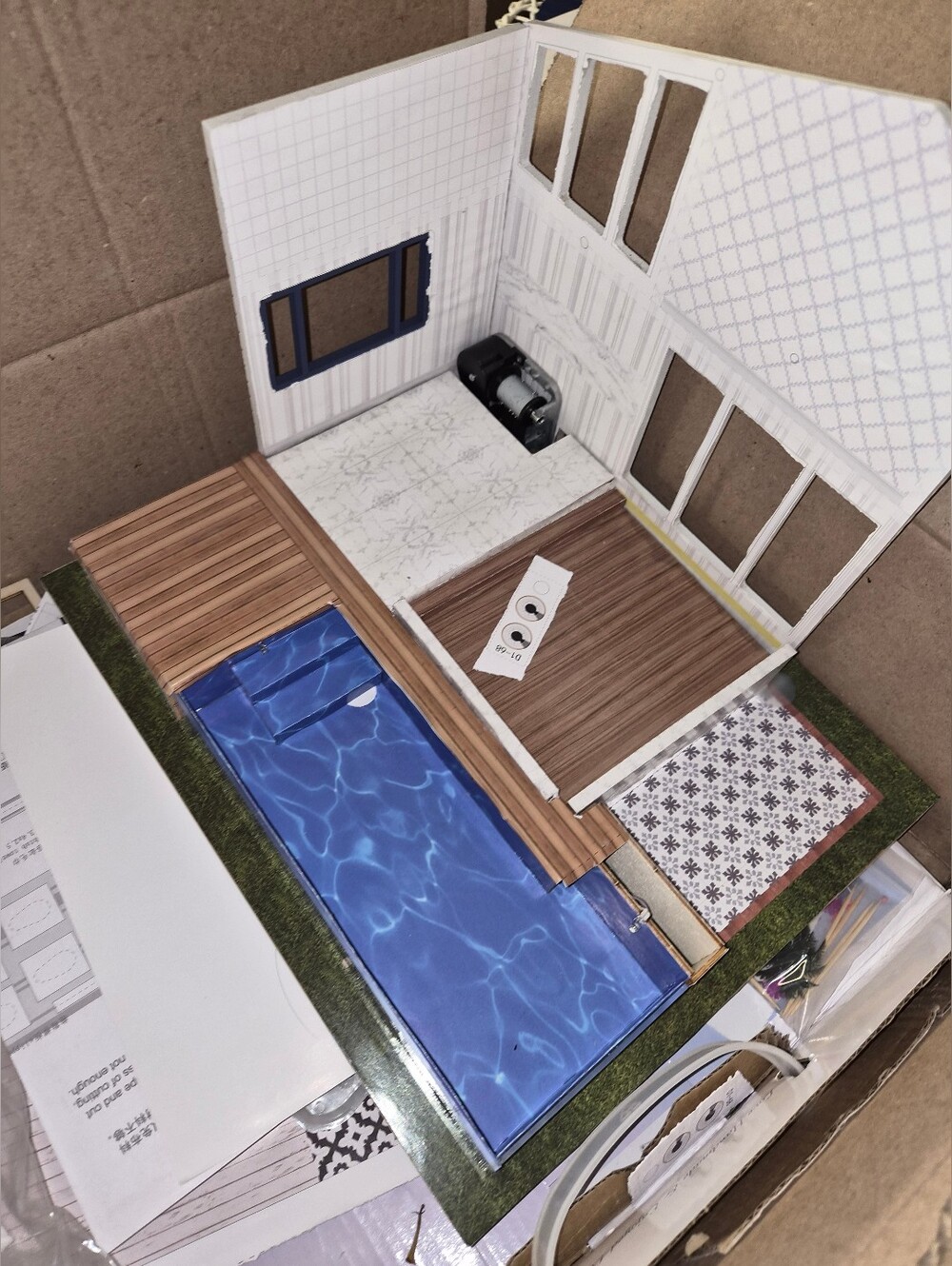 Modern Blue & White Dollhouse with Lighted Pool - Picture 12 of 16